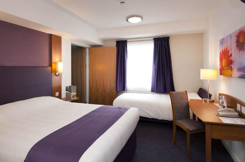 Premier Inn Barnsley 武姆韦尔 外观 照片